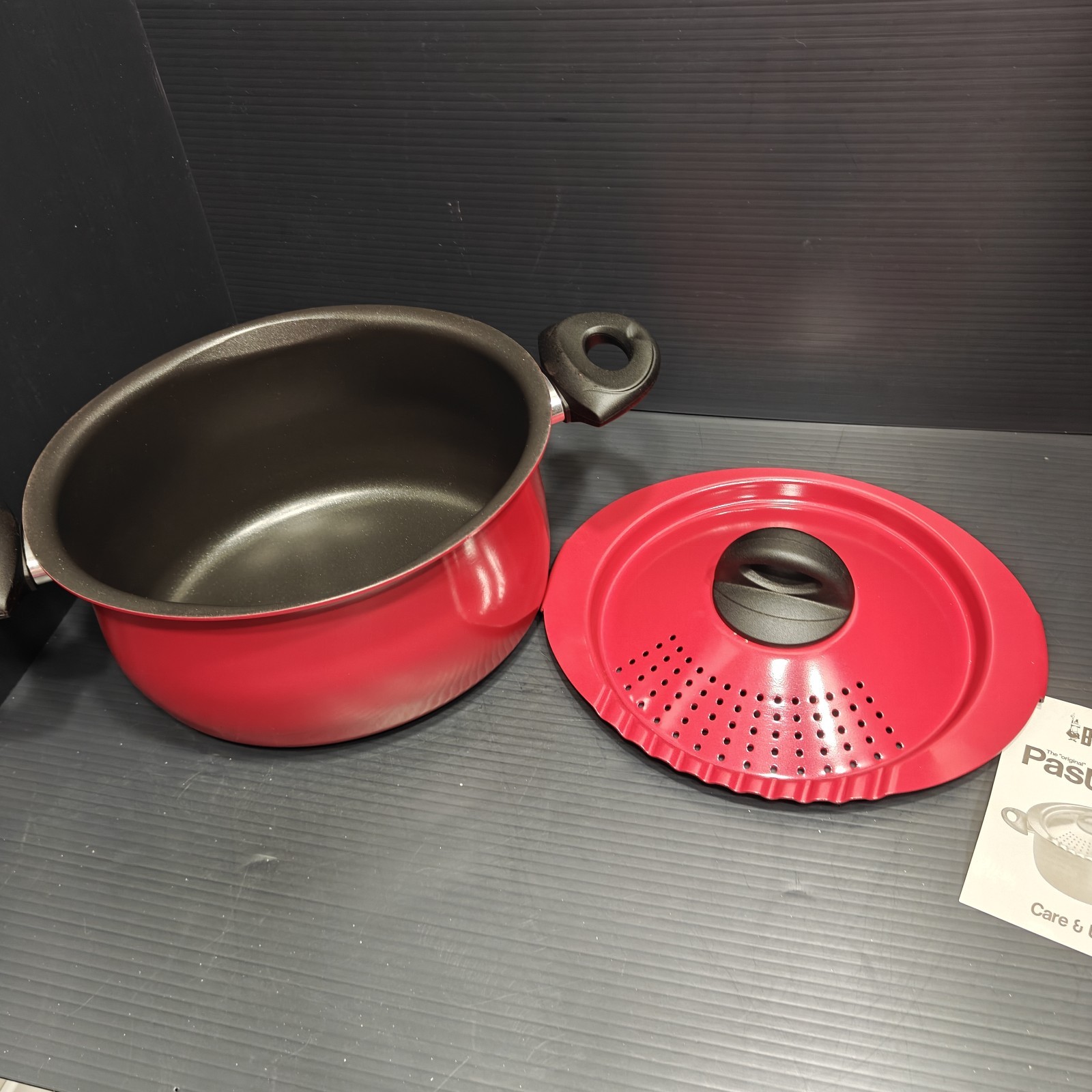Bialetti Pasta Pot 5 Quart 4.7 L Nonstick Pan. Brand New. Never Removed From Box