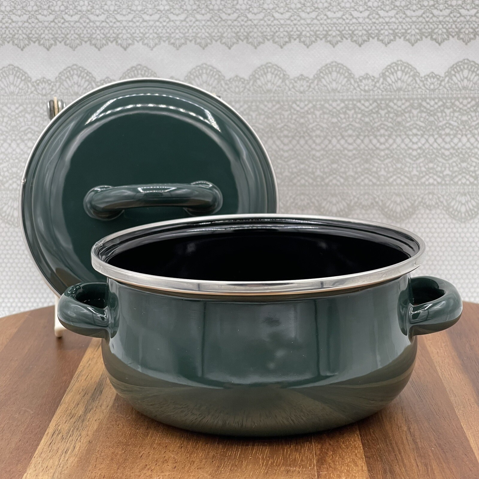 Megaware Green Enamelware Cooking Pot .5 qt w/Lid made in Spain Forest green