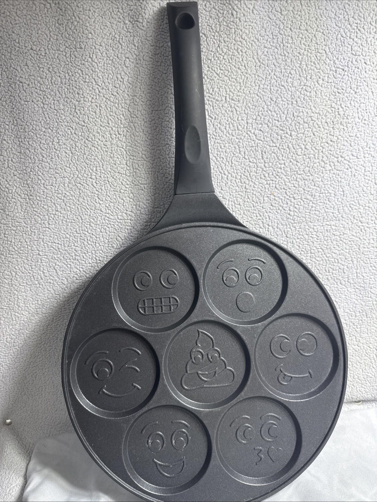 Emoji Pan Nonstick Griddle CROFTON Maker Mini Pancake 7 Slots 10 1/2 in