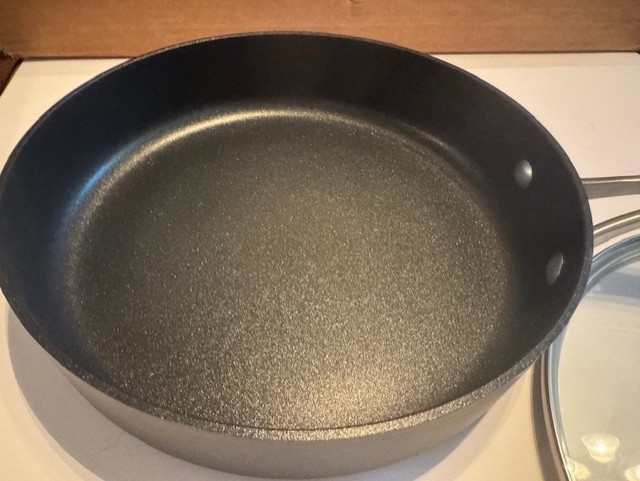 NEW Calphalon CLASSIC HARD ANODIZED 3 QT / 10″ COVERED SAUTE PAN WITH COVER