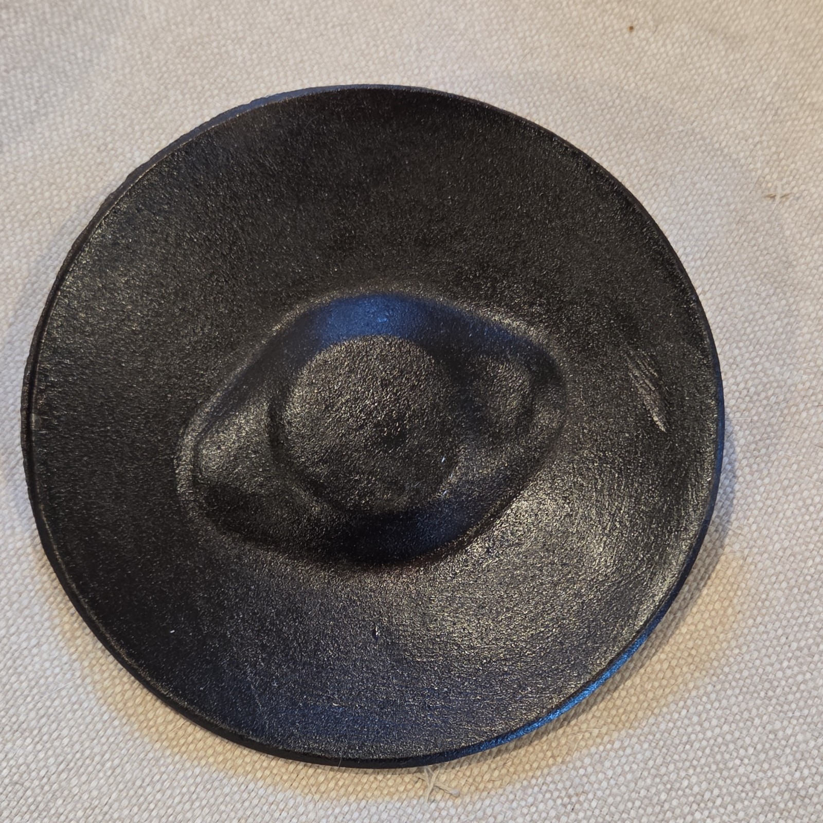 Cast Iron Black Saucepan with Lid, Double Handle, Gas/Electric/Induction