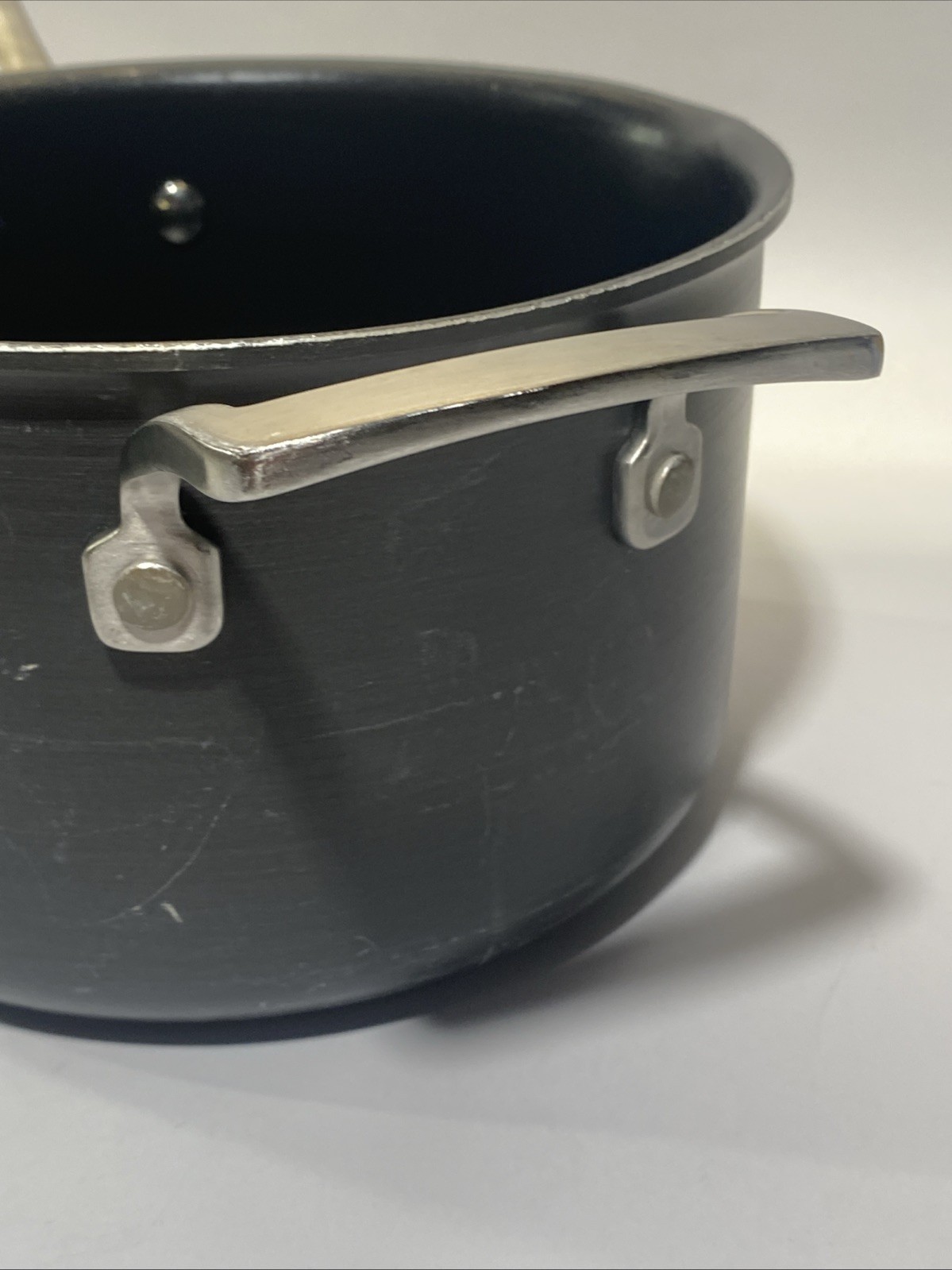 Member’s Mark 4Qt Saucepan Pour Spout Rim Anodized Dual Riveted Handles Heavy!