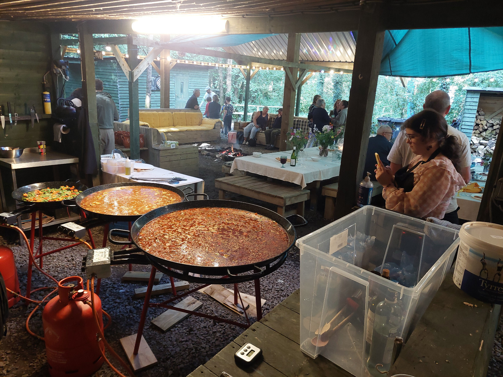 30cm – 80cm Enamelled Paella Pan + Aluminium Lid +Spoon (according to variation)