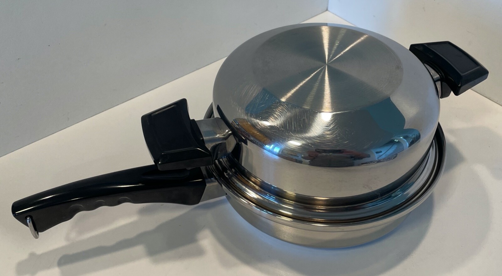 Kitchen Craft Stainless Steel 1 1/2 quart pan with dome lid – West Bend, USA
