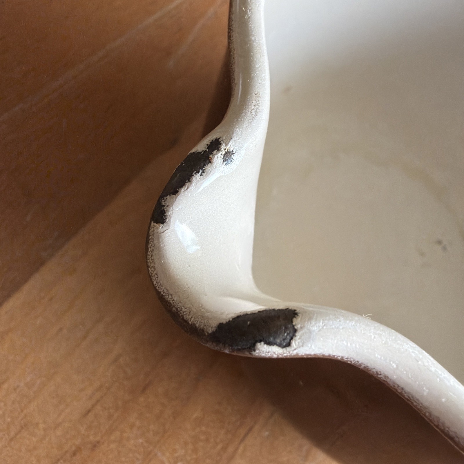 VTG Le Creuset 14 Cast Iron Enamel Saucepan Spout Wood Handle Orig. Brown