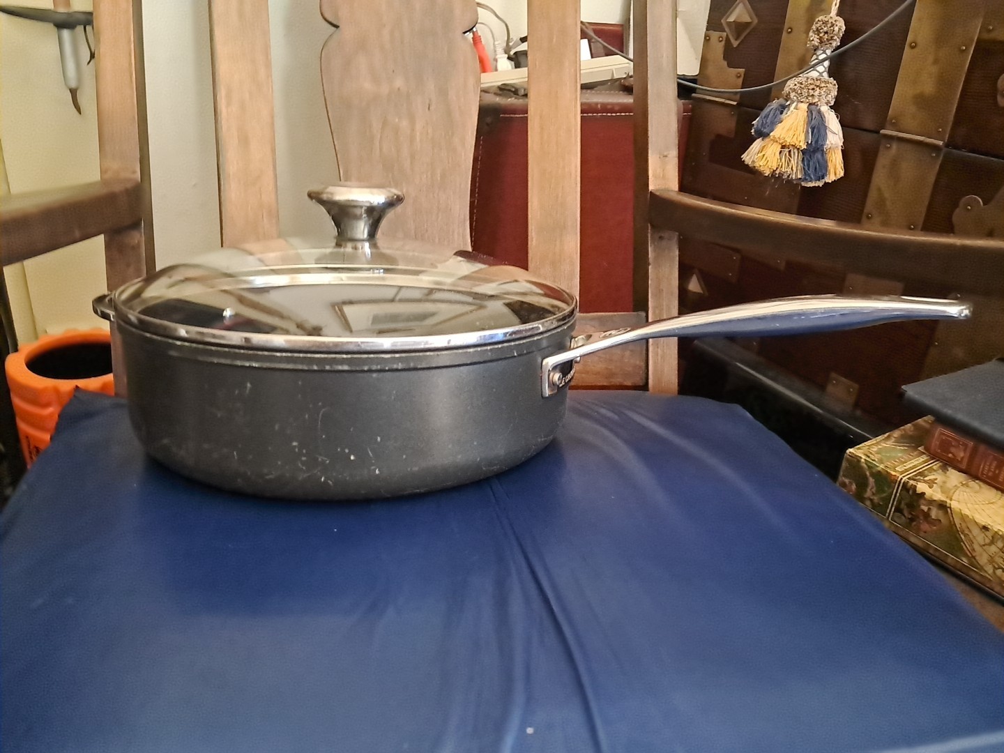 Le Creuset 10″ Sauté Pan Toughened Nonstick PRO with Lid 4.25 Qt