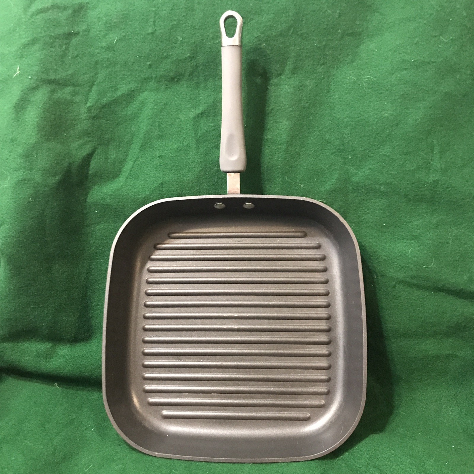 Grill Pan #2868 PAMPERED CHEF Frying Pan Skillet Retired 3 Lbs GRIDDLE