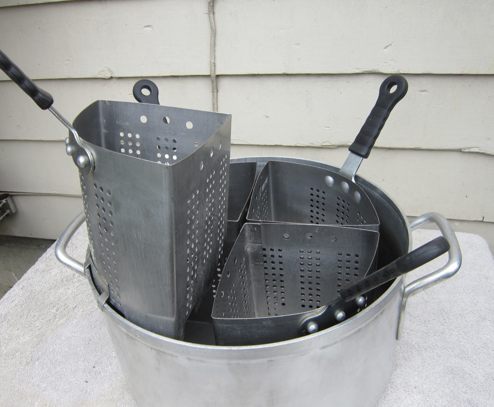 VOLLRATH 68127 18-quart PASTA or VEGGIE Cooker Set w/4 PERFORATED INSERTS