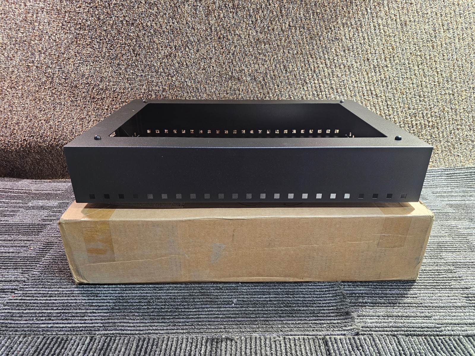 Strata ST11602111 Rectangular Base Unit 24.5″ x 16.5″ x 5.25″H w/Protective Case