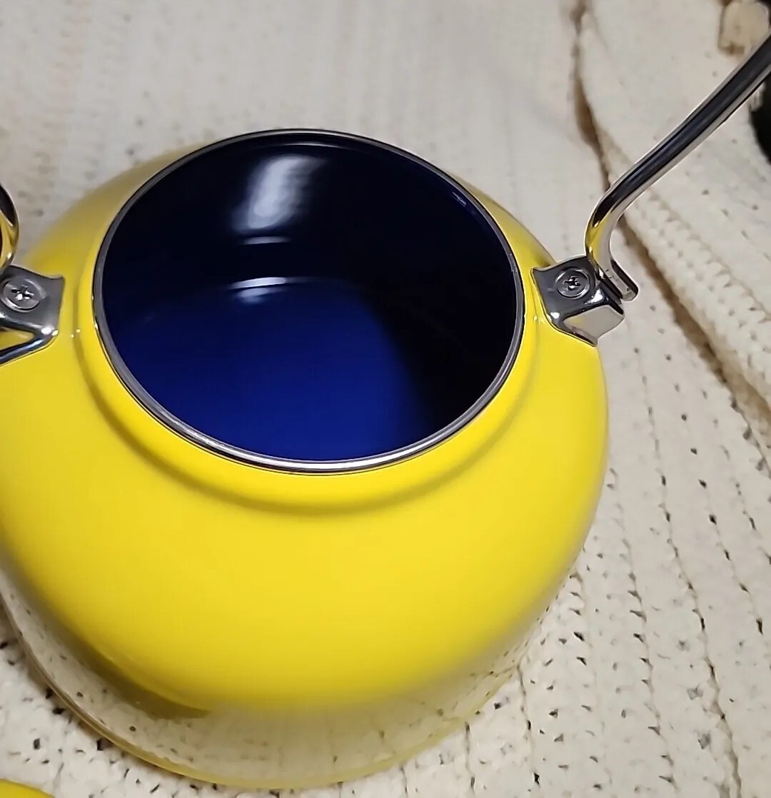 Chantal Teapot Kettle Enamel Steel Canary Yellow 1.7 Quart Read Flaw Limited Ed