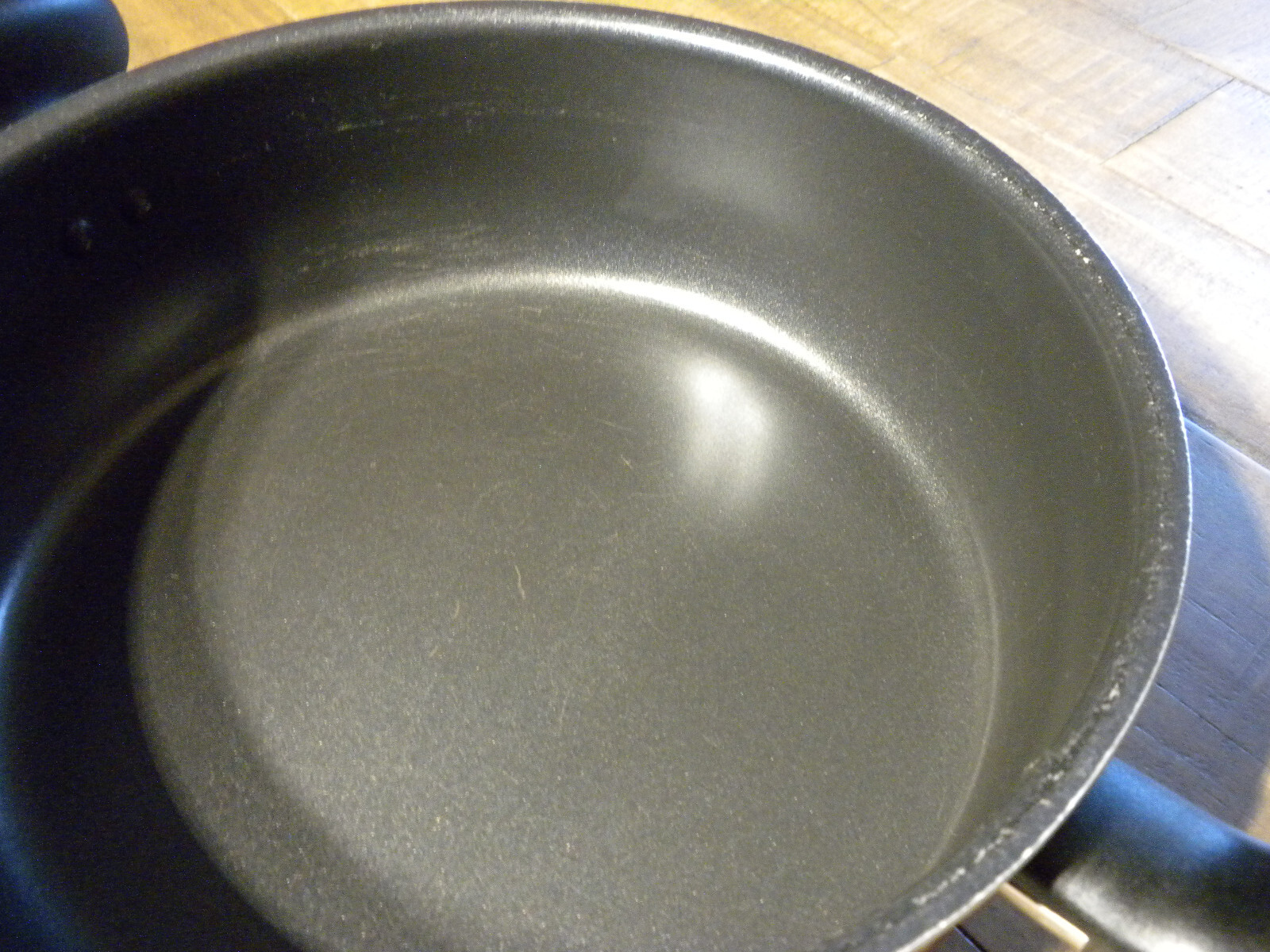 Large 11″ x 3-1/2″ T-Fal Tfal Red 2 Handle Pan With Clear Glass Vent Hole Lid