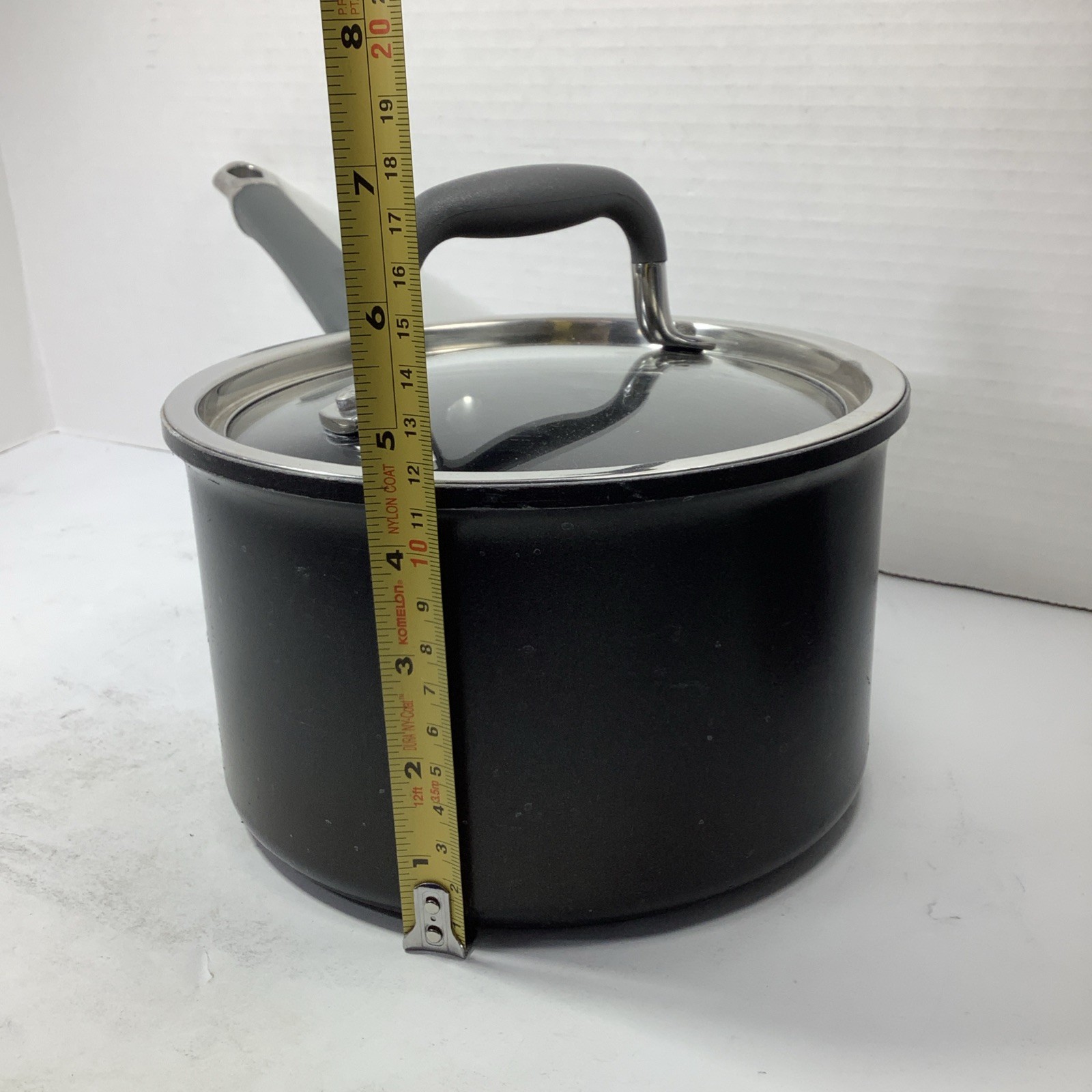 The Pampered Chef 3 Quart Hard-Anodized Non-Stick Sauce Pan With Lid