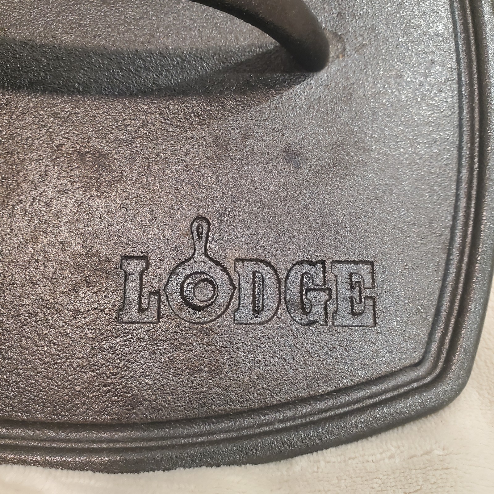 LODGE Flat Cast Iron Grill Burger Panini Press Black Square 8.25” Seasoned