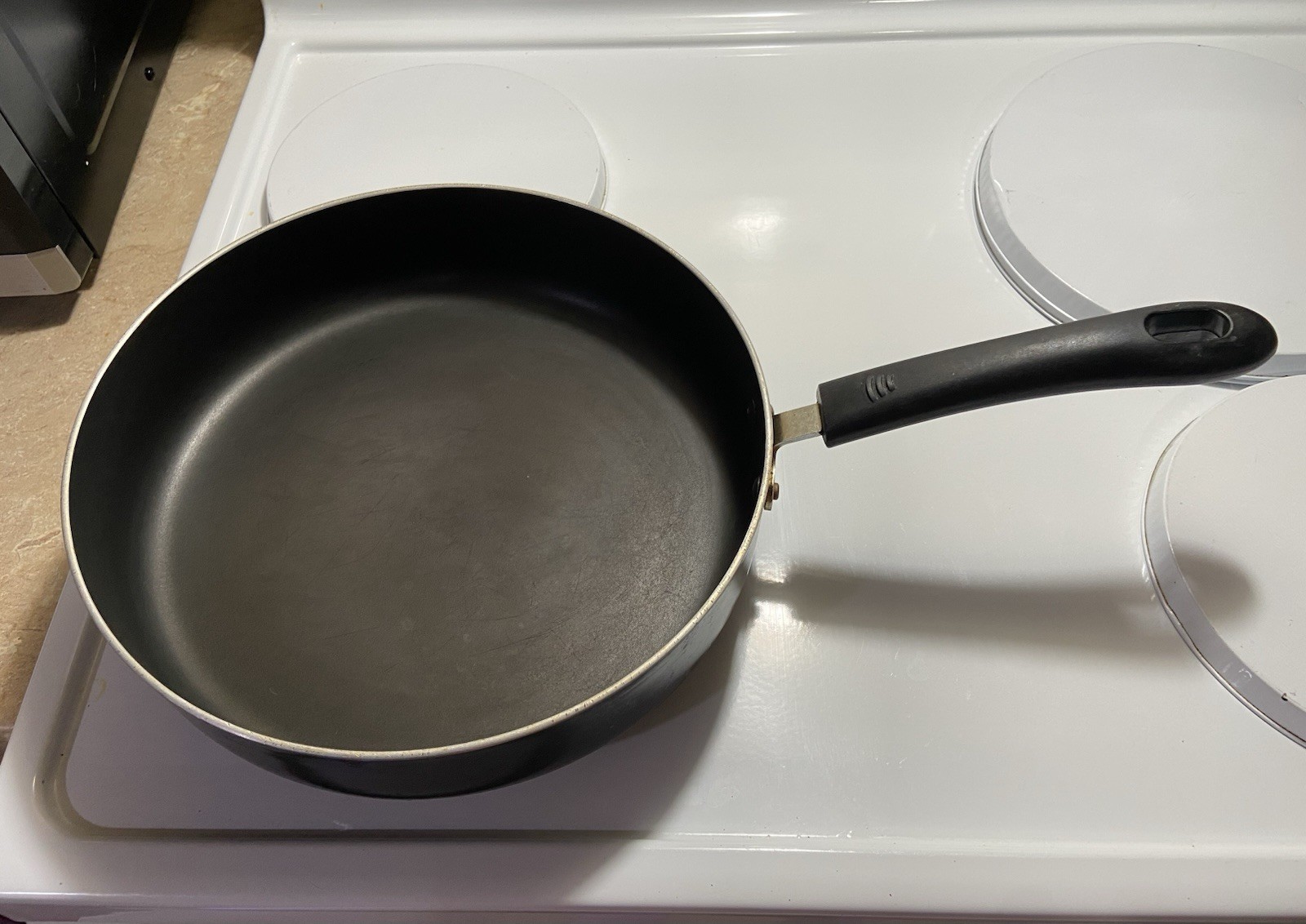 11″ Deep Nonstick Skillet Saute Pan 2.75″ Deep Large Frying Pan Aluminum Black
