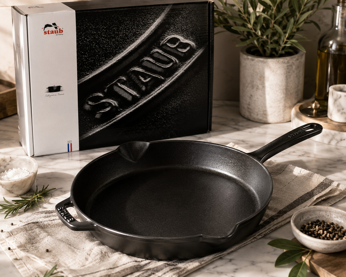 Staub 11″ Cast Iron Skillet Fry Pan 28cm Black Enameled Made in France New