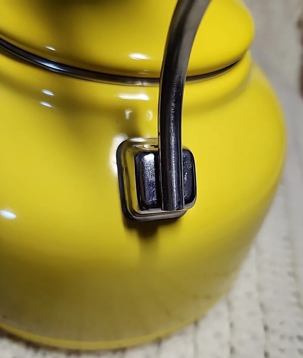 Chantal Teapot Kettle Enamel Steel Canary Yellow 1.7 Quart Read Flaw Limited Ed