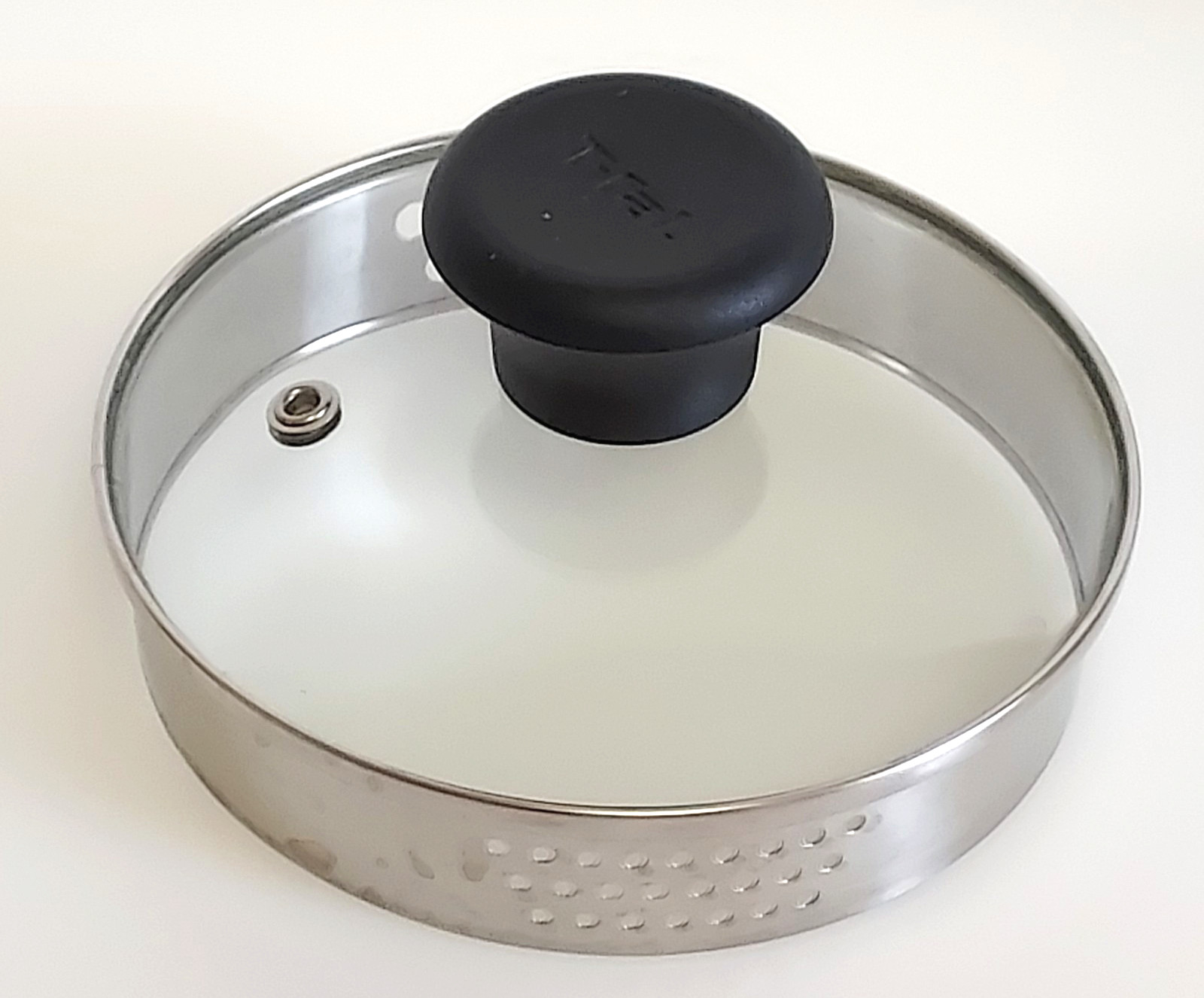 T-FaL 5 3/8″ Vented Strainer Lid~Glass~Round~Black Knob~Lid Only