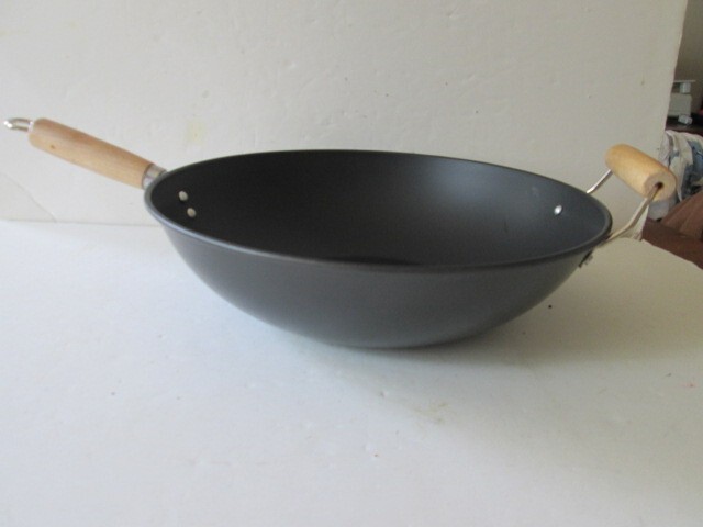 Pick up , No Shipping – New 14″ Carbon Steel Light Weigh Wok with Helper Handle