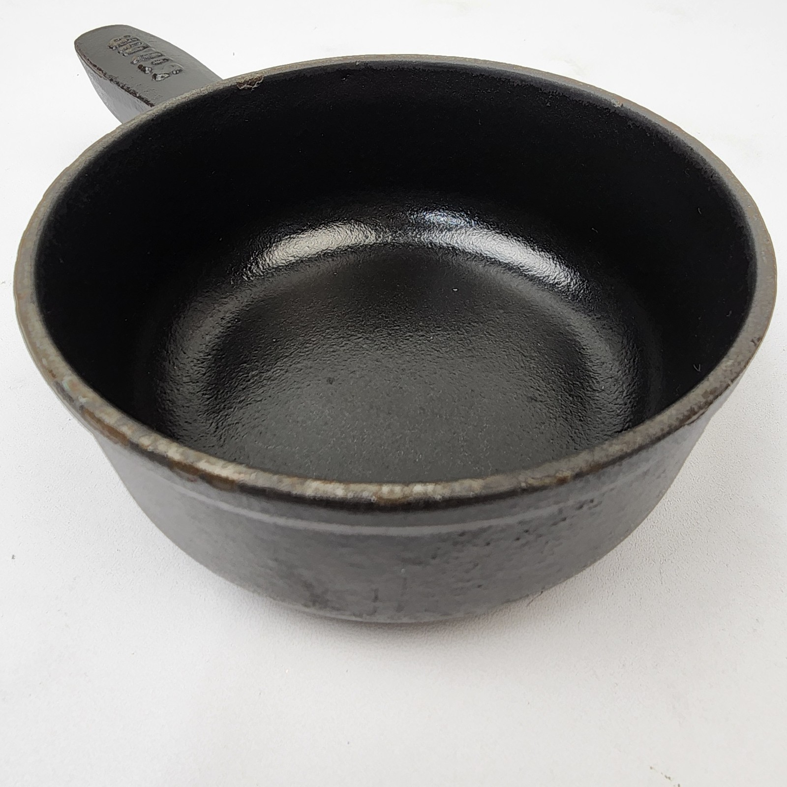 Staub Cast Iron 4.5 x 2″ Mini Round Pan #5 – Matte Back France 10 Teal Bottom