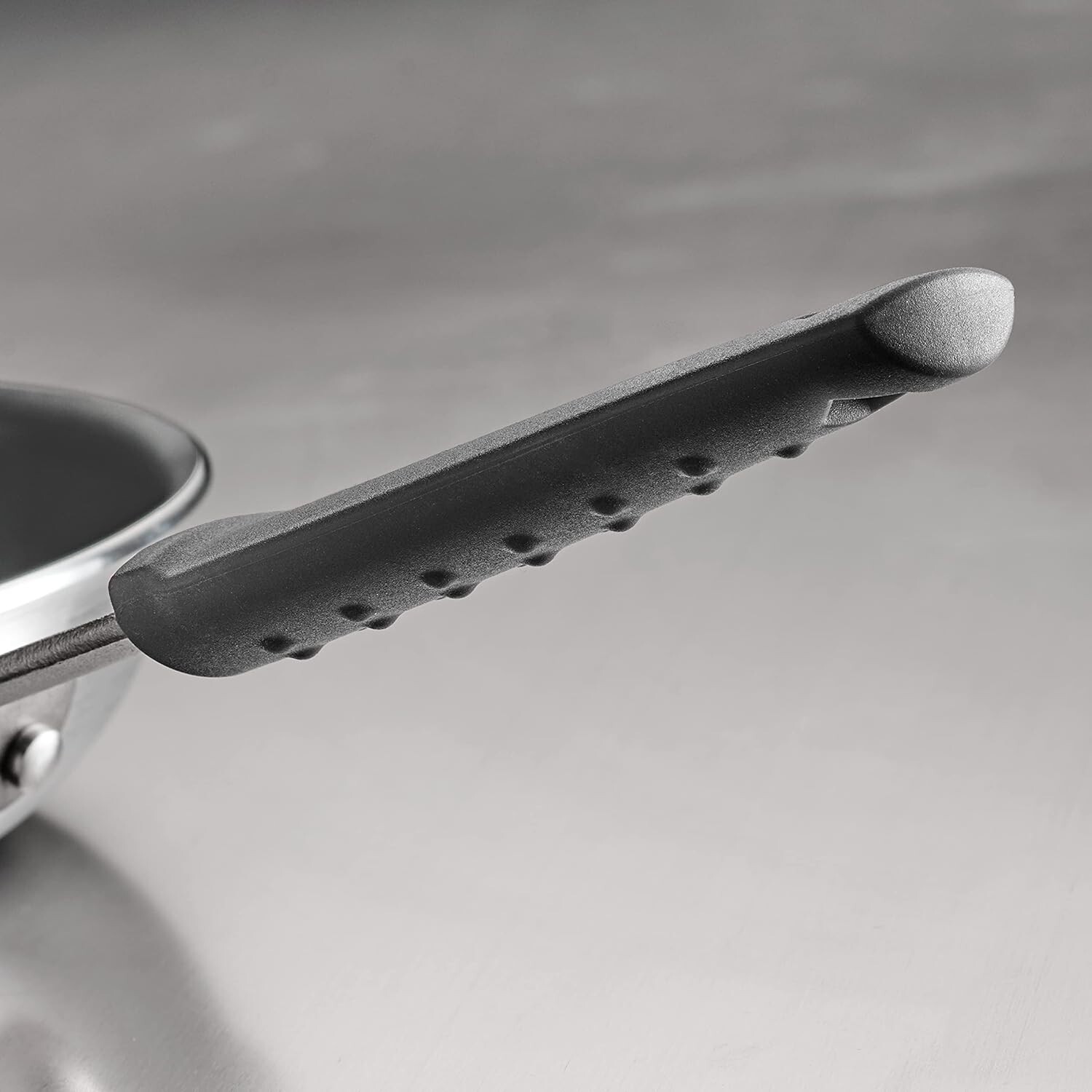 Professional 12-Inch Nonstick Fry Pan – Heavy Gauge Aluminum, Made in Brazil