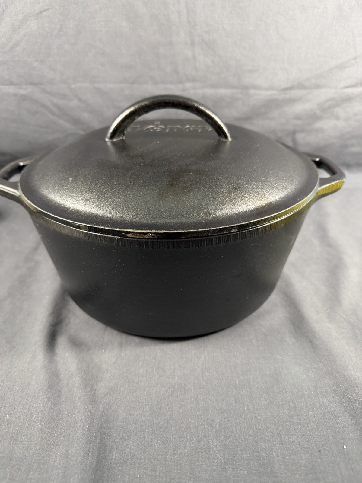Lodge 5 Qt Cast Iron Dutch Oven Pre-Seasoned Pot with Lid Dual Loop Handles NEW