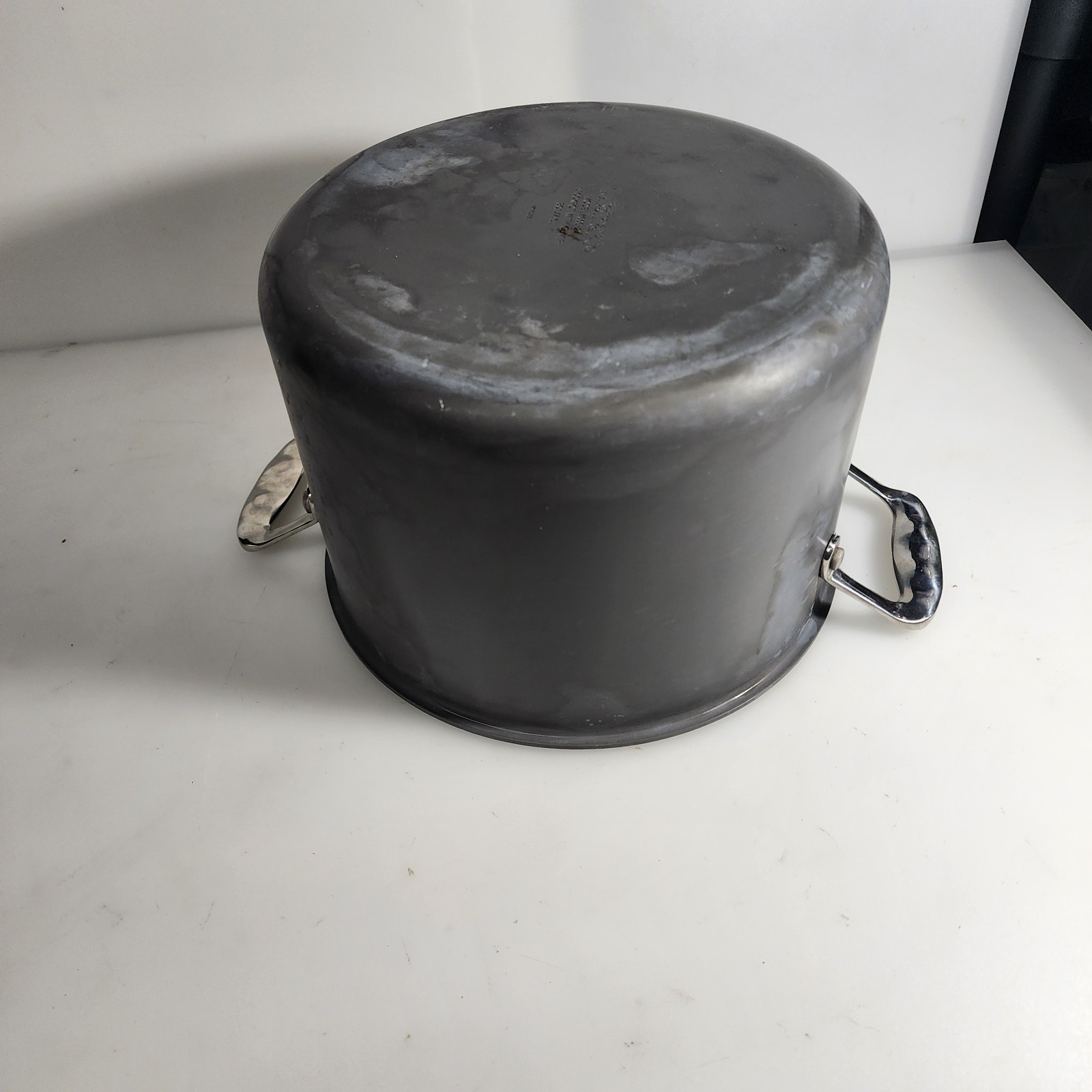 Cuisinart 666-24 Chef’s Classic Non-Stick Hard Anodized 8 Qt Stock Pot No Lid