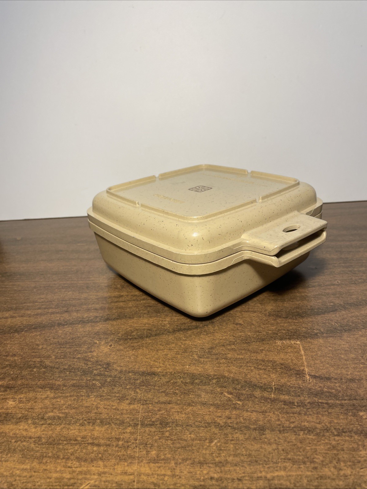 Vintage LittonWare Covered Dish Microwave Safe 1.5 Quart Used