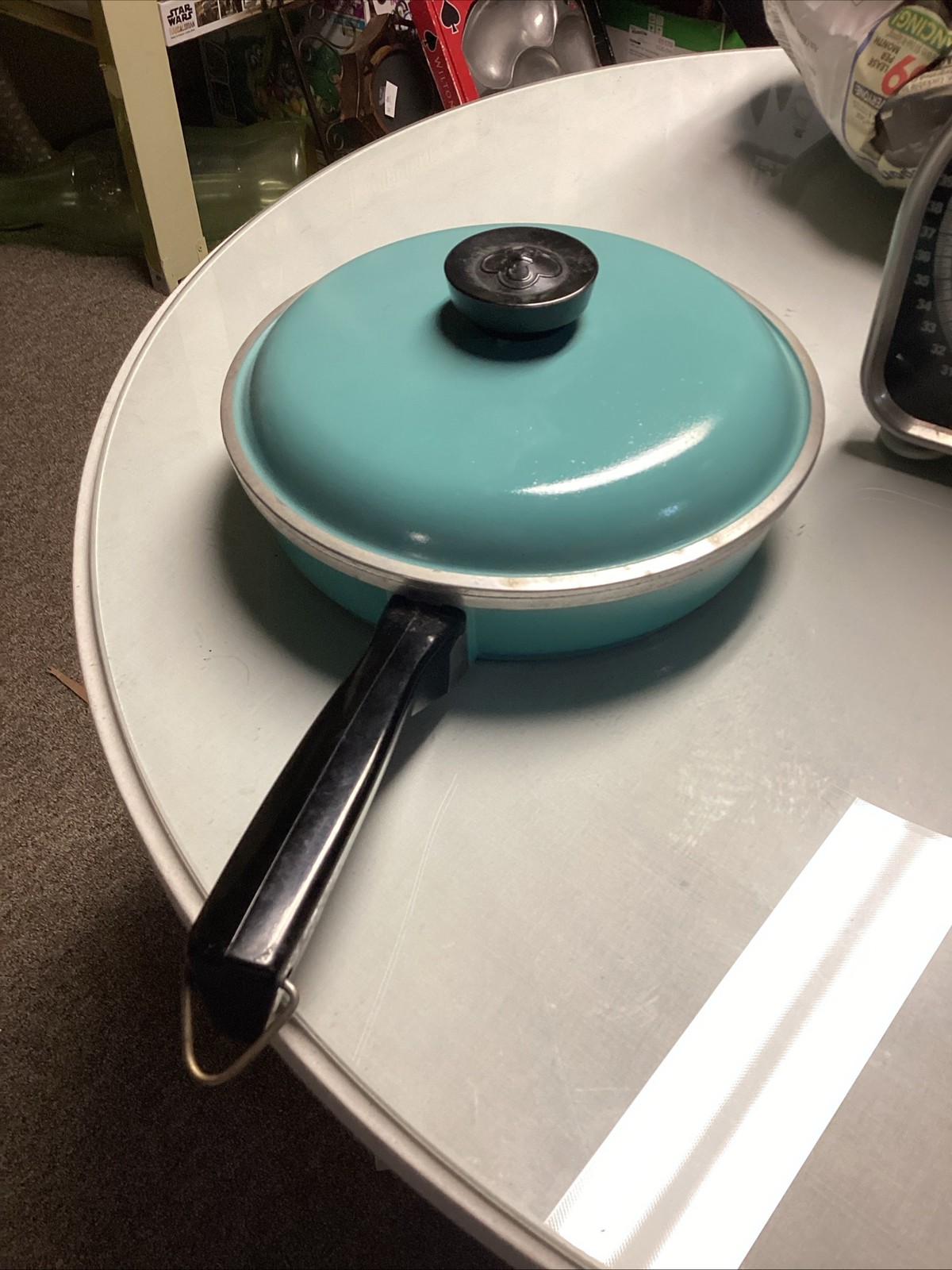 Turquoise Club Aluminum 8 1/2″ D Divided Pan w/ Non-stick Surface