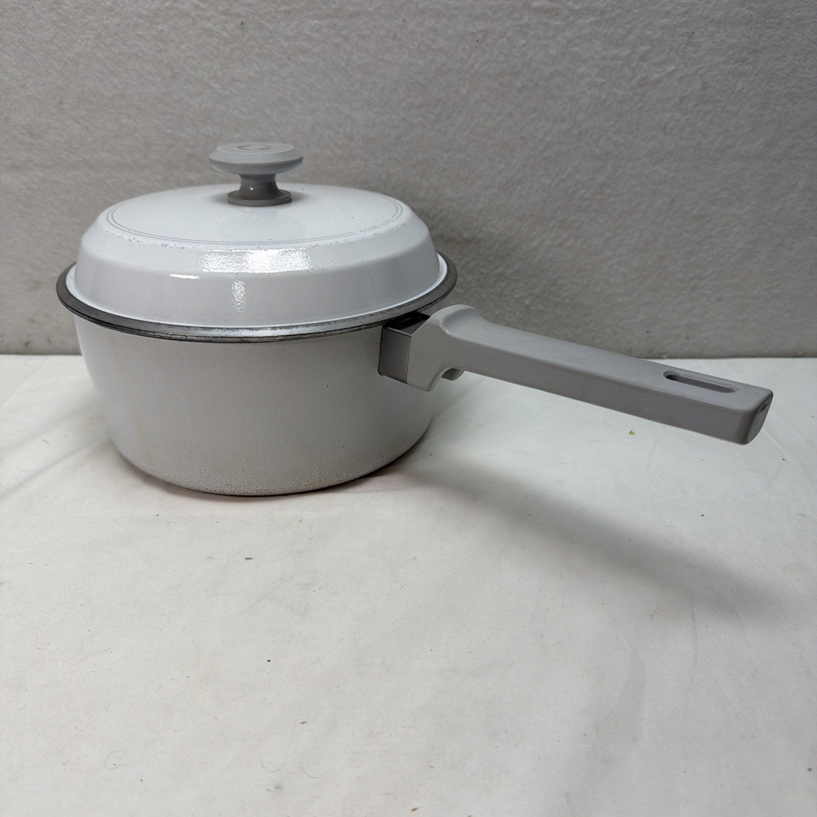 Club Aluminum Cookware White Supra Sauce Stock Pot Pan w Lid 3 quart.