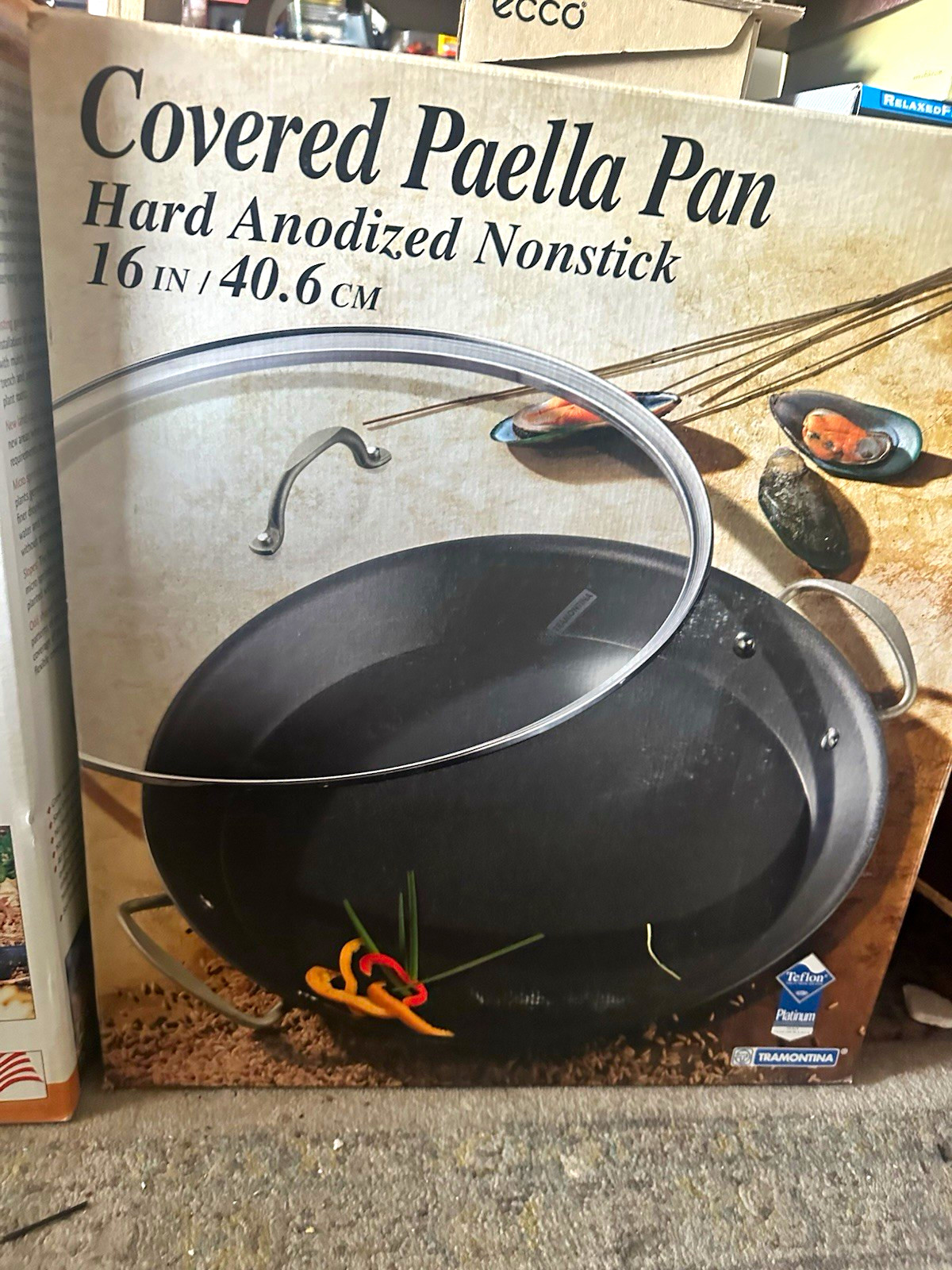 Tramontina 16 in Covered Paella Pan Hard Anodized Aluminum Nonstick Lid