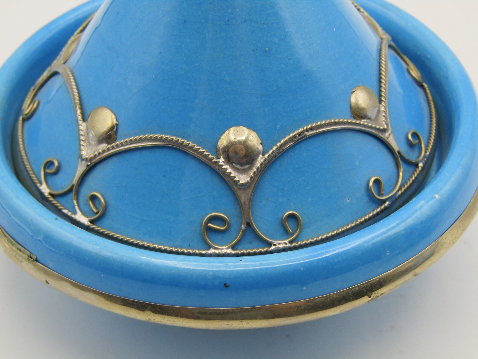 MOROCCAN HANDCRAFTED CLAY POTTERY TAGINE w/NICKEL SILVER OVERLAY (4.25″)