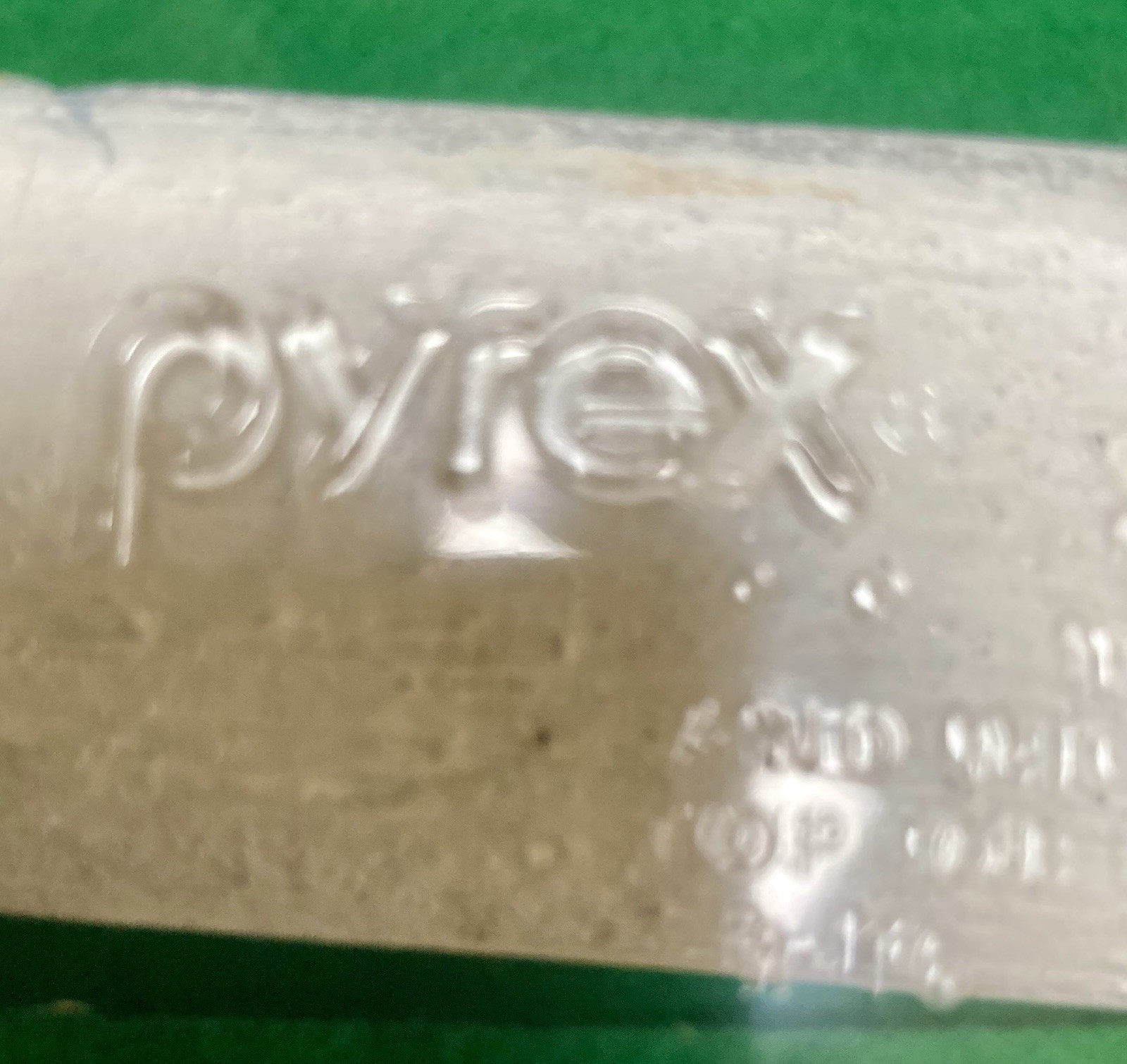 Pyrex casserole dish 233-R 3qt. R-16 Vintage Borosilicate glass Oven safe EUC