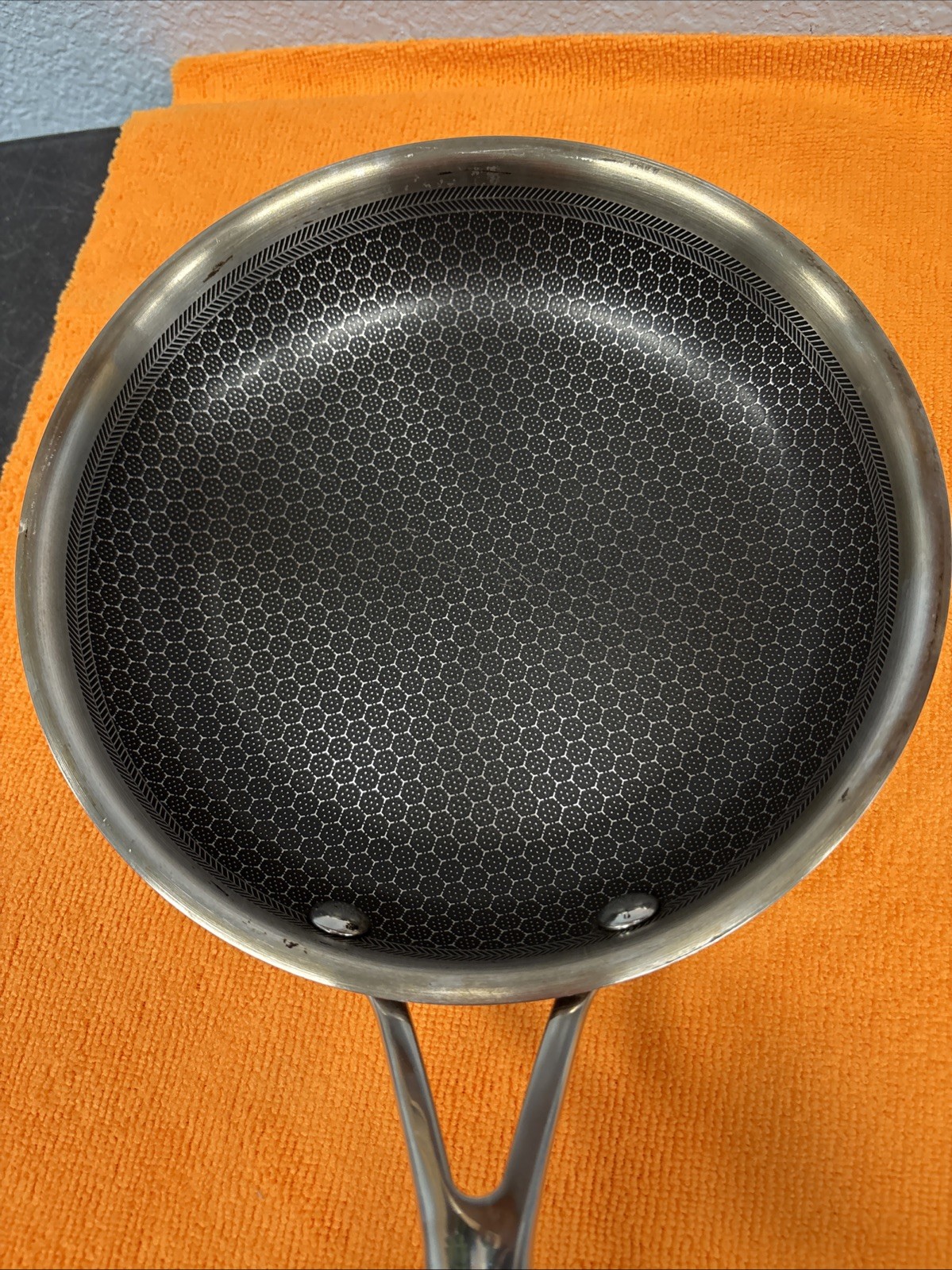 HexClad Hybrid 8in Cookware Frying Pan