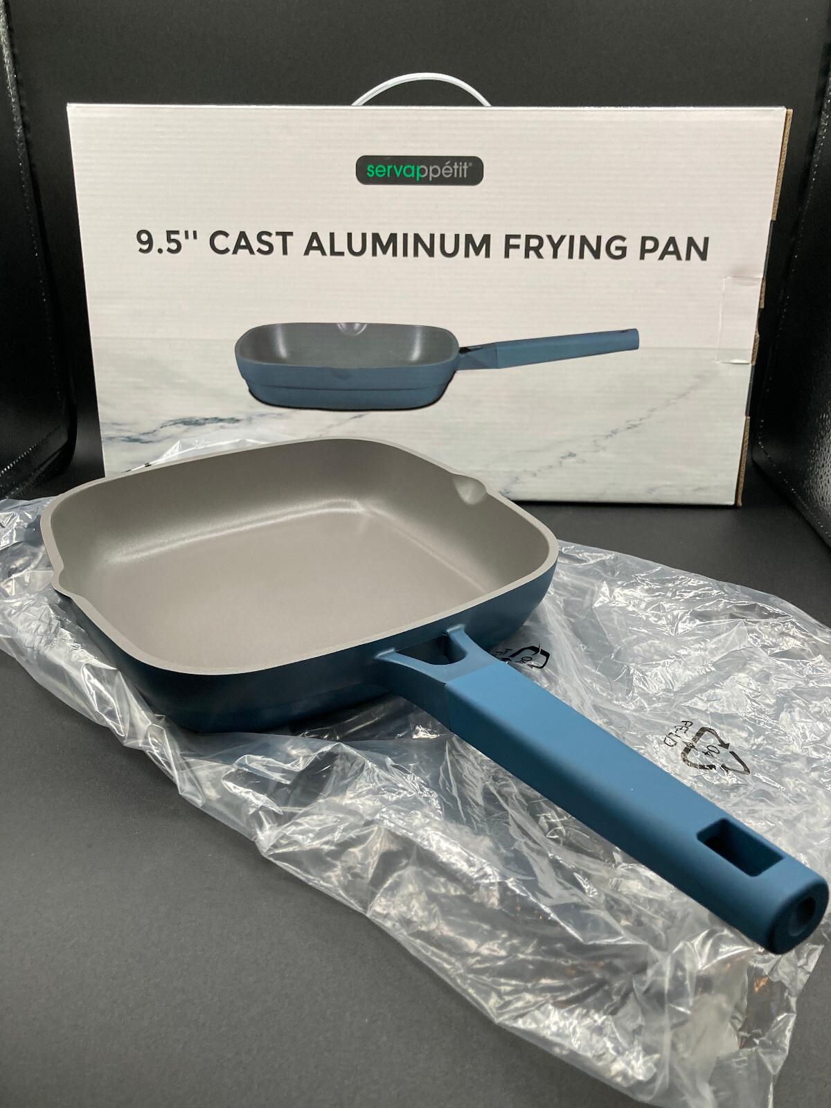 Servappetit 9.5″ Cast Aluminum Frying Pan