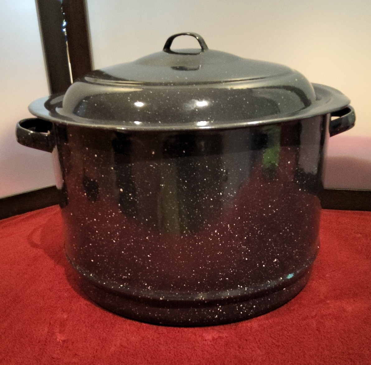 Black Speckled Enamel Steel Stockpot w/ Lid, Double Handles, 12 Quart, 500°F
