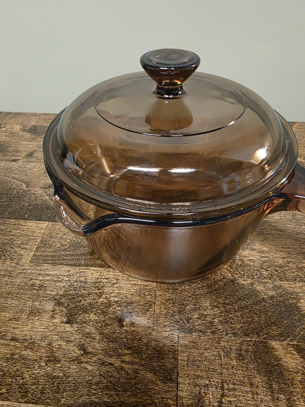 Corning Vision Ware 1 Liter Amber Sauce Pan With Lid Pouring Spout Made in USA