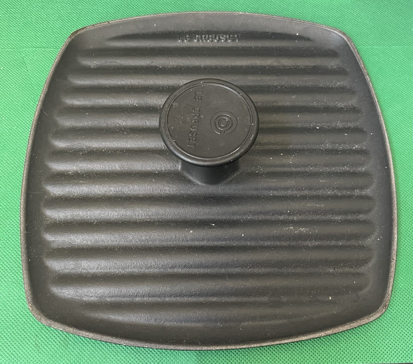 Le Creuset 9” Inch or 23cm Square Matt Black Licorice Cast Iron Panini Press