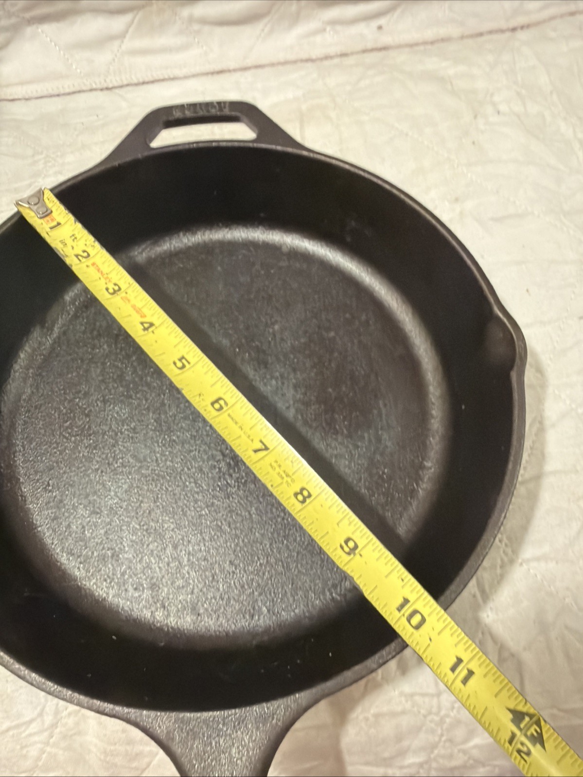 Lodge Wildlife Series-10.25″ Cast Iron Skillet with Deer Scene, 10.25″, Black