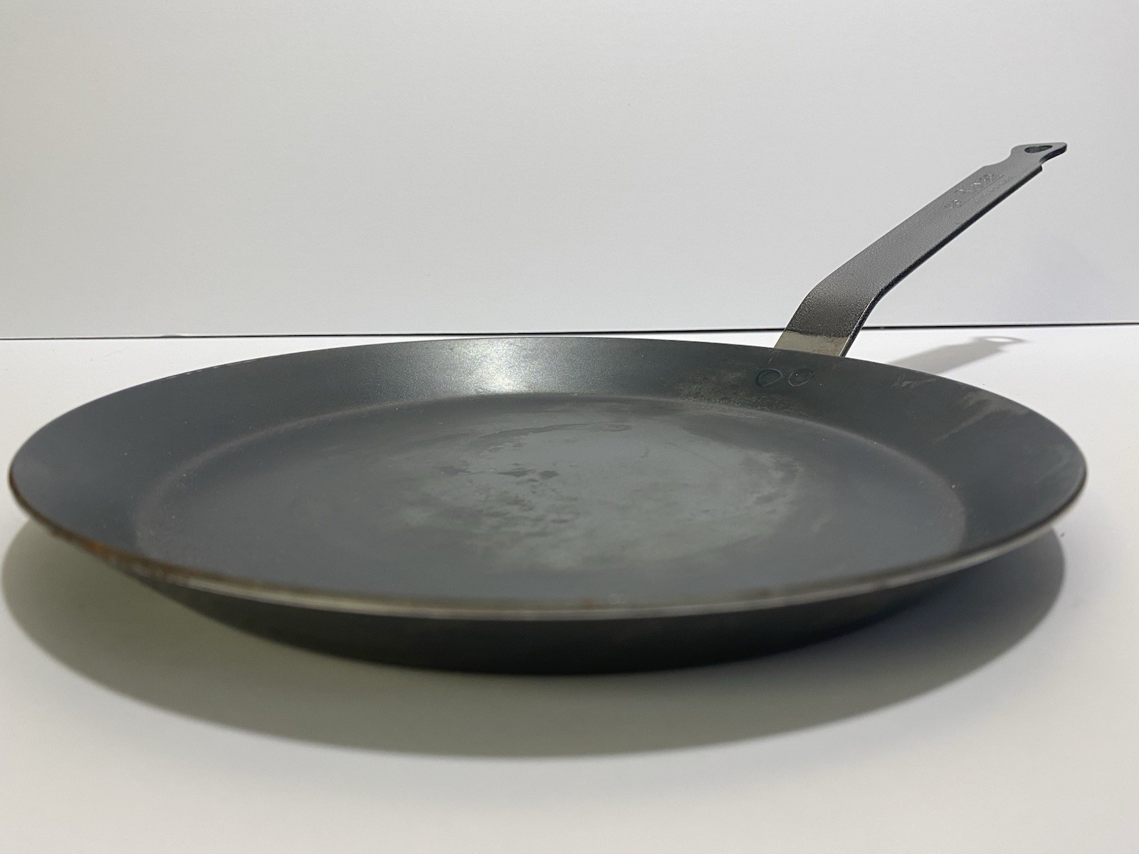 De Buyer Carbon Steel Crepe Pan 8.5 Inch Pancake Tortilla Frying Skillet