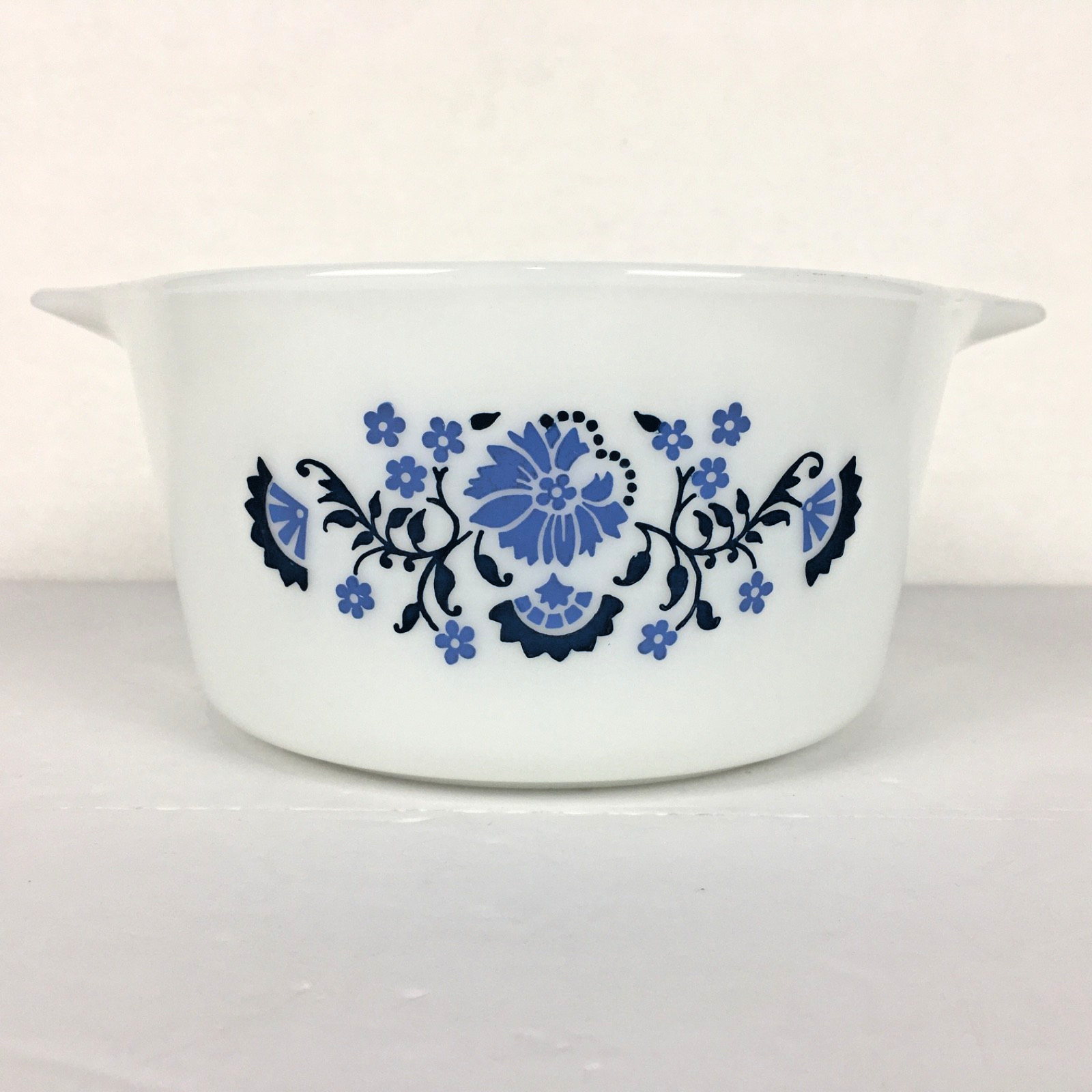 Vintage Willow PYREX Casserole Dish 473 1 Quart MILK GLASS Blue Flowers (READ)