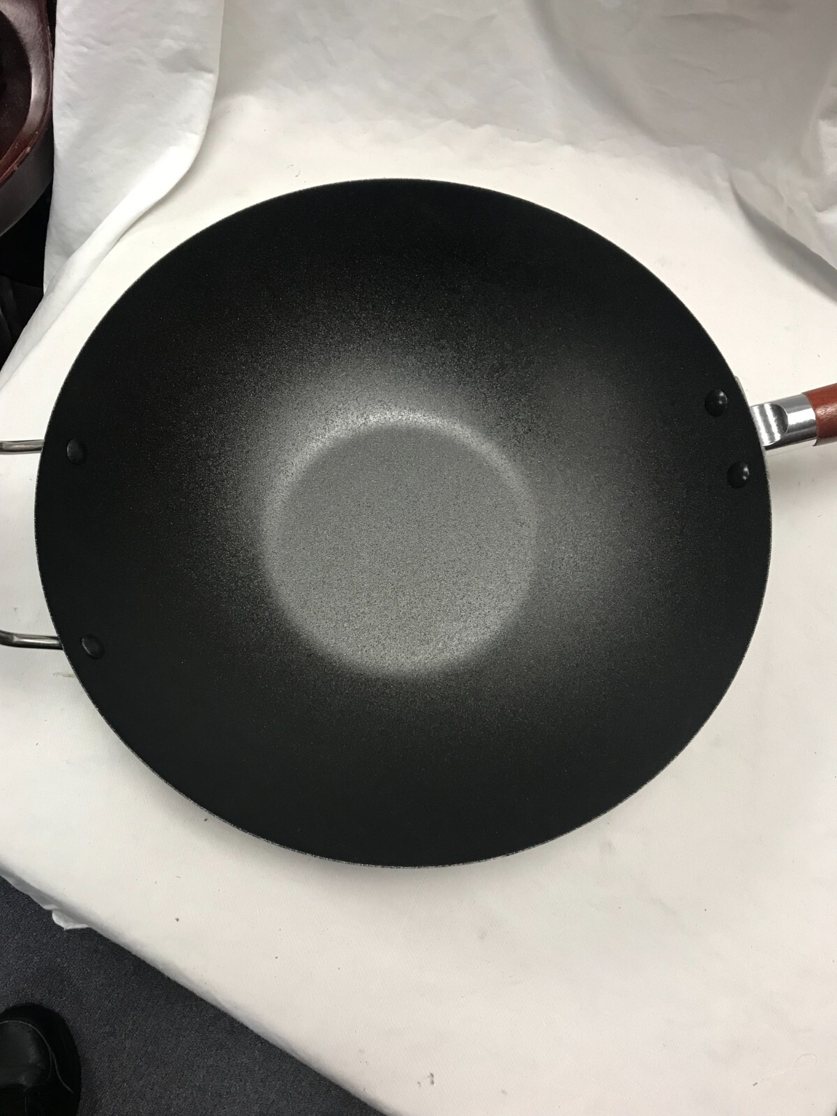 Cuisinart 14″ Pre-Seasoned Wok with Helper Handle