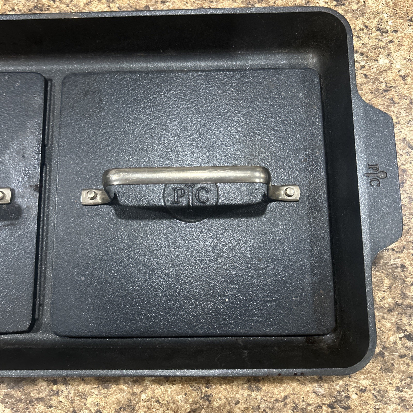 Pampered Chef Nonstick Double Burner Grill with 2 Cast Iron Presses