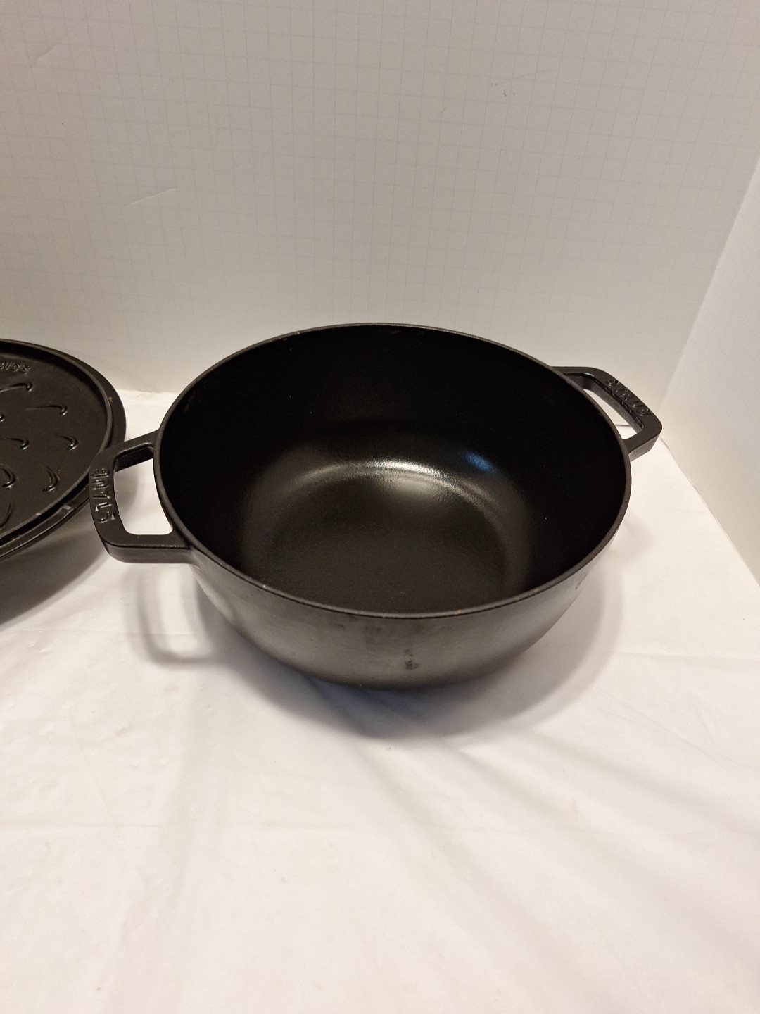 STAUB 24cm/3.75-Qt Essential French Oven Matte Black France Read Desc See Pics