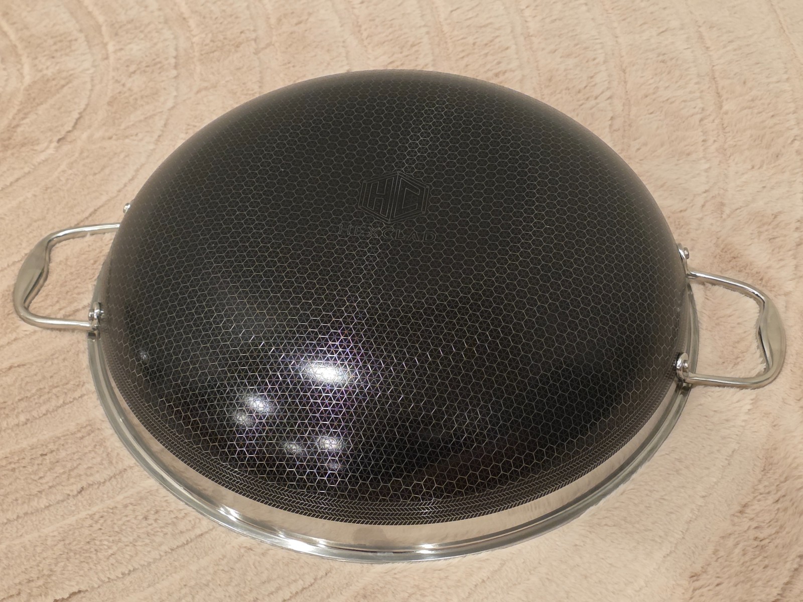 HexClad Hybrid Nonstick 14″ Wok with Stainless Steel Lid – $189 MSRP!