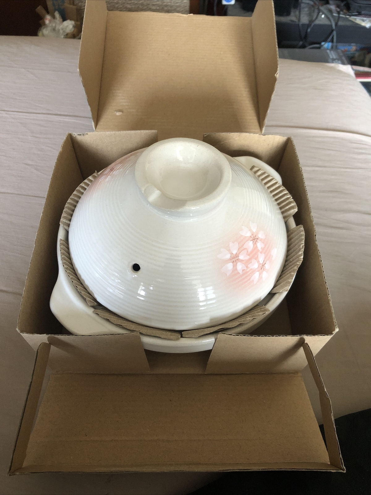 Daiso Earthen Pot Clay Heat Resistant Bowl Dotted With Lid Cherry Blossom Japan
