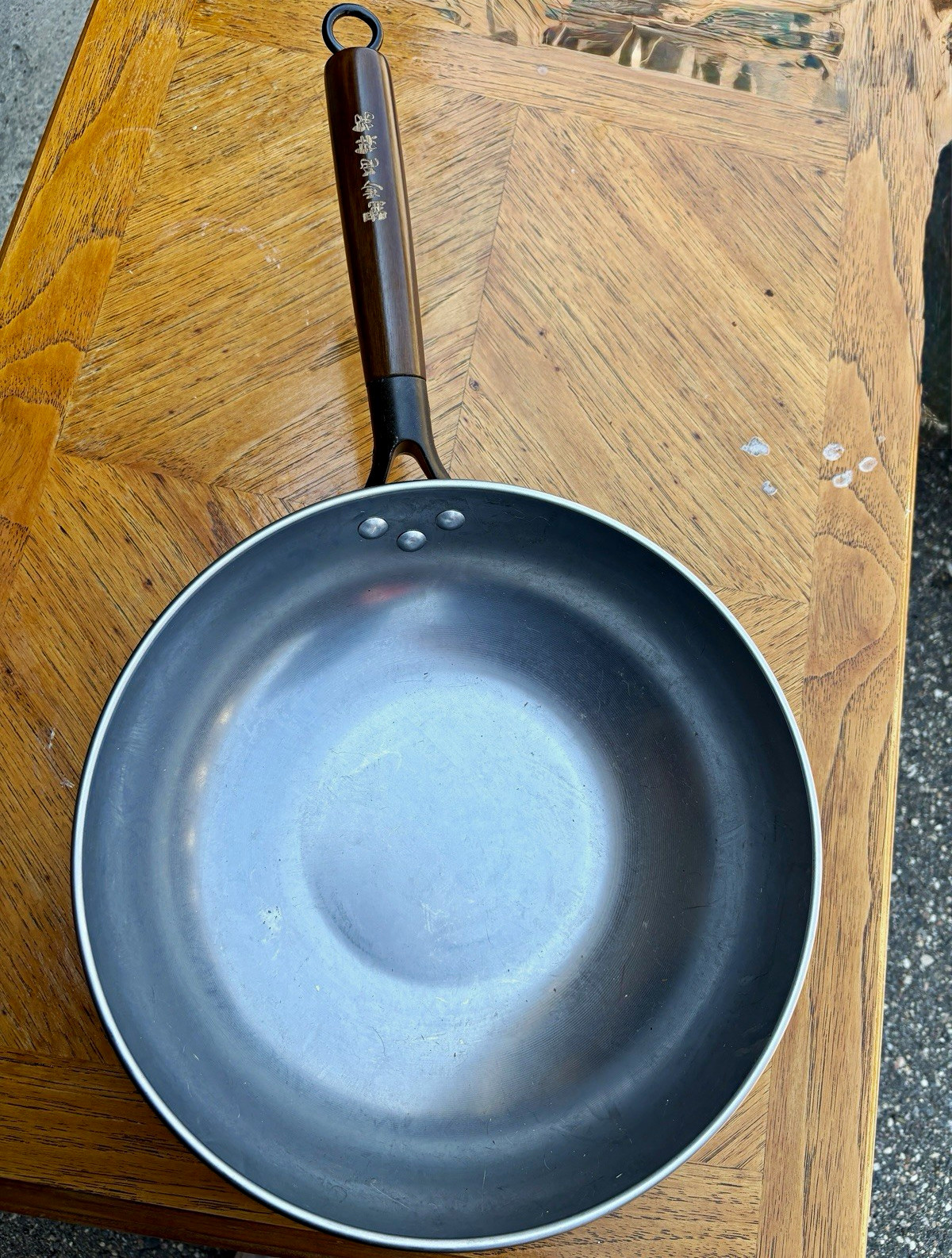 Non-Stick Round Frying Pan Skillet Black/Brown Wood Long Handle Hanging Loop