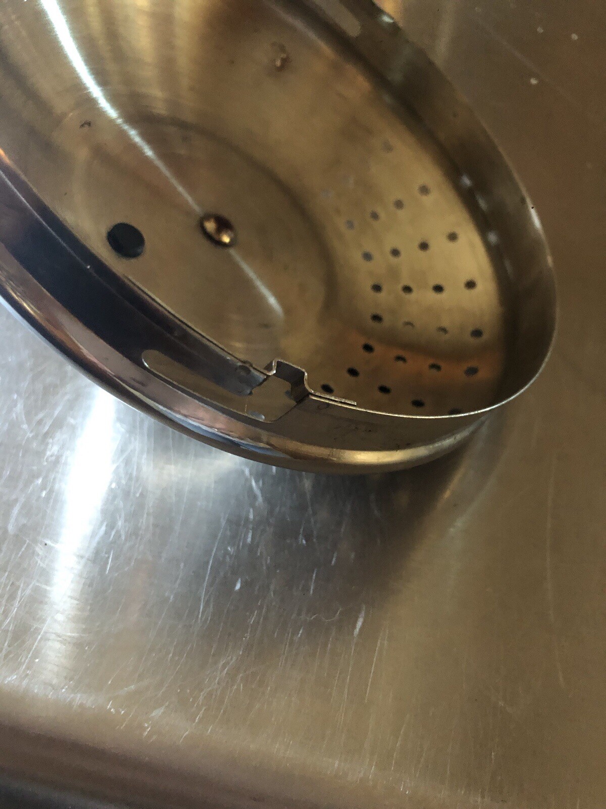 6 In Strainer Lid With Distinct Side Mark For Secure Fit