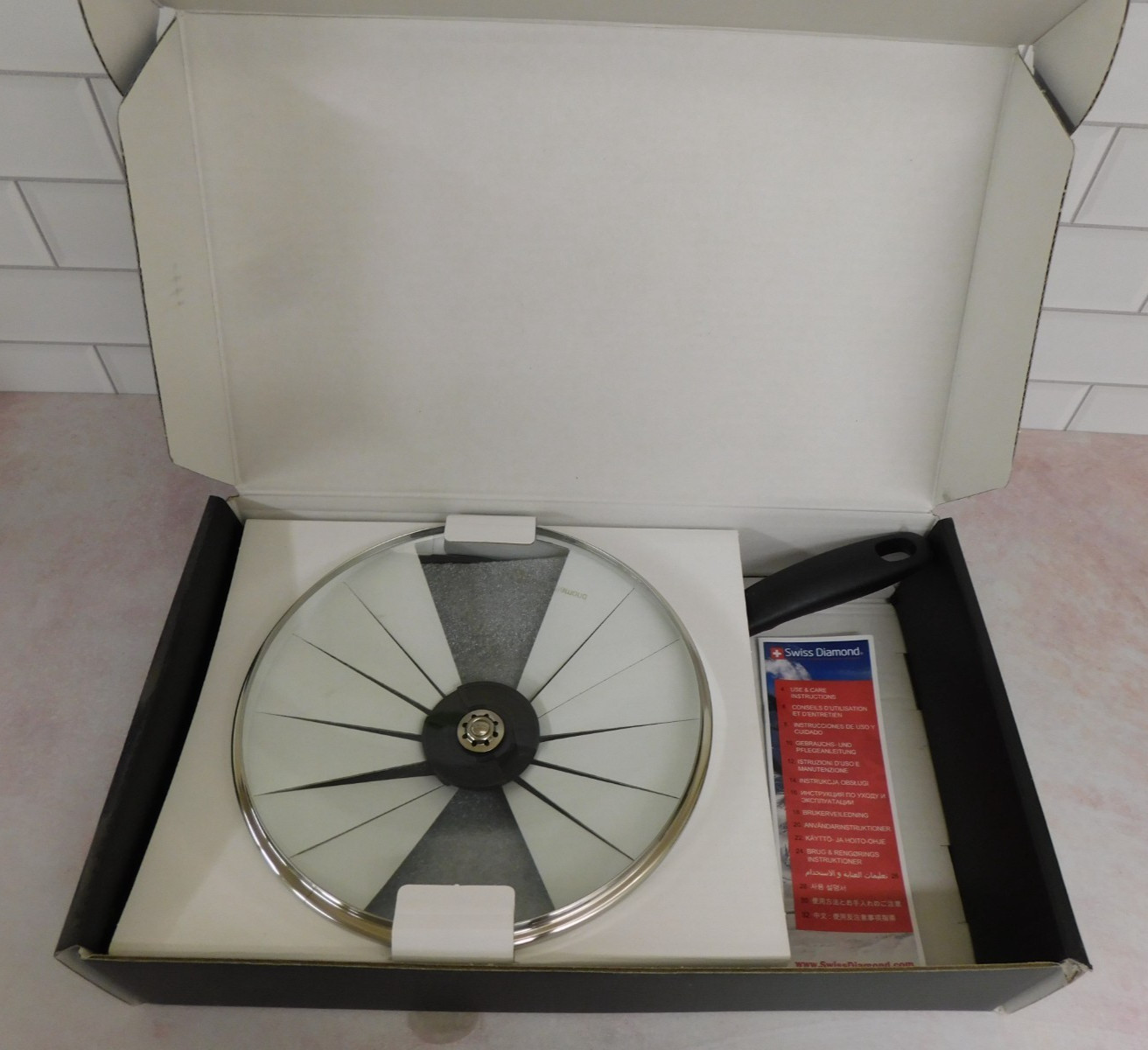 Swiss Diamond Classic HD Nonstick Fry Pan with Glass Lid, 9.5 Inch – NEW