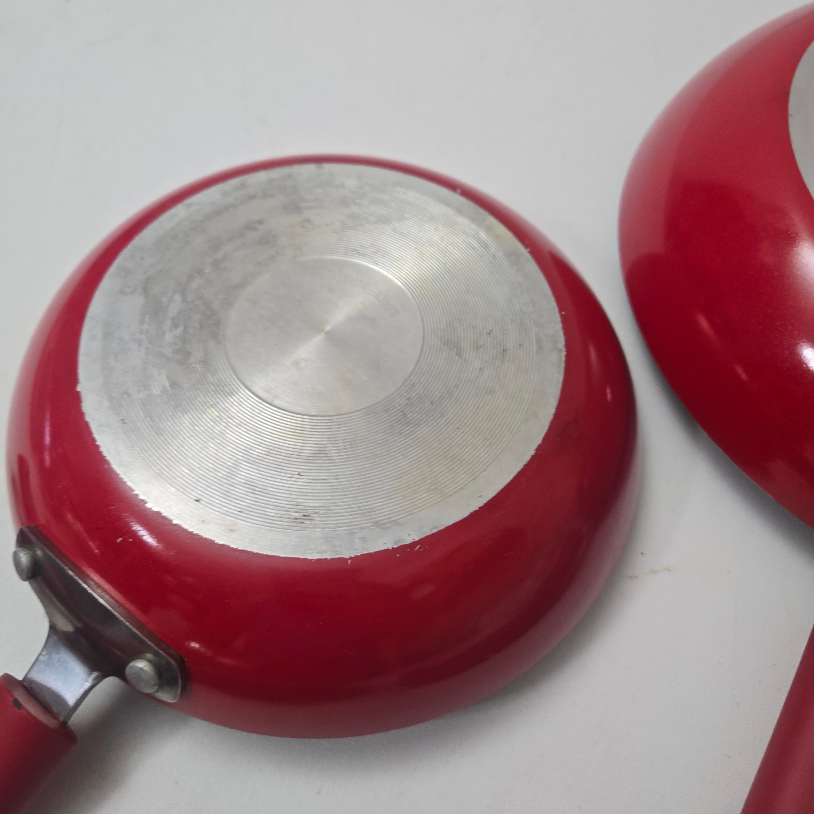 Nonstick Cookware Set 3-Piece Red Aluminum Stay-Cool Handles Skillets