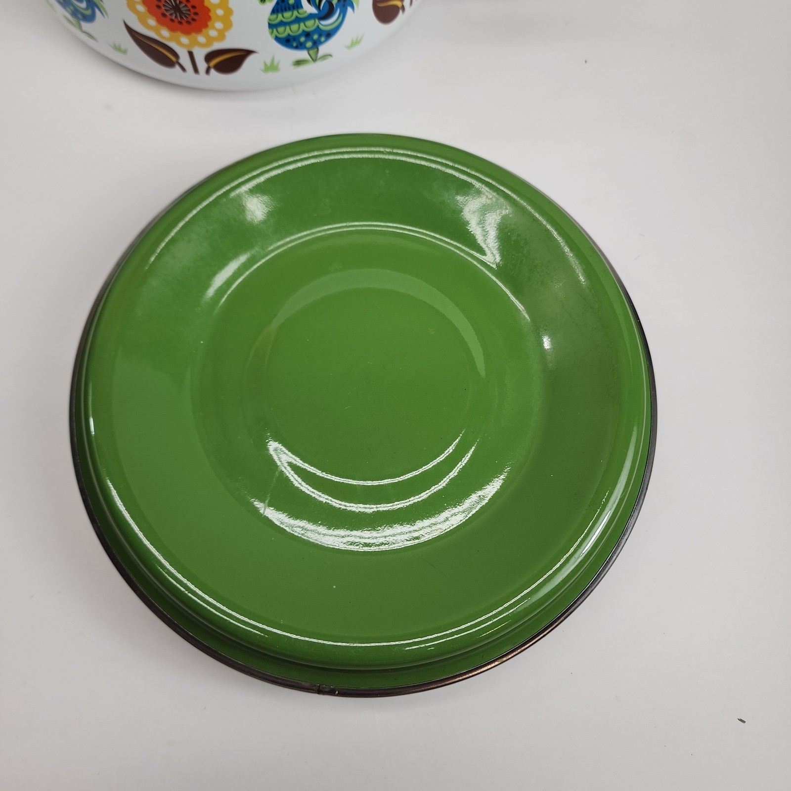 Steel Enamel 2 Qt Rooster And Sunflower w/ Green Lid.
